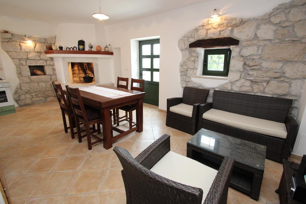 Holiday Home Vinkovic โปเรช ภายนอก รูปภาพ