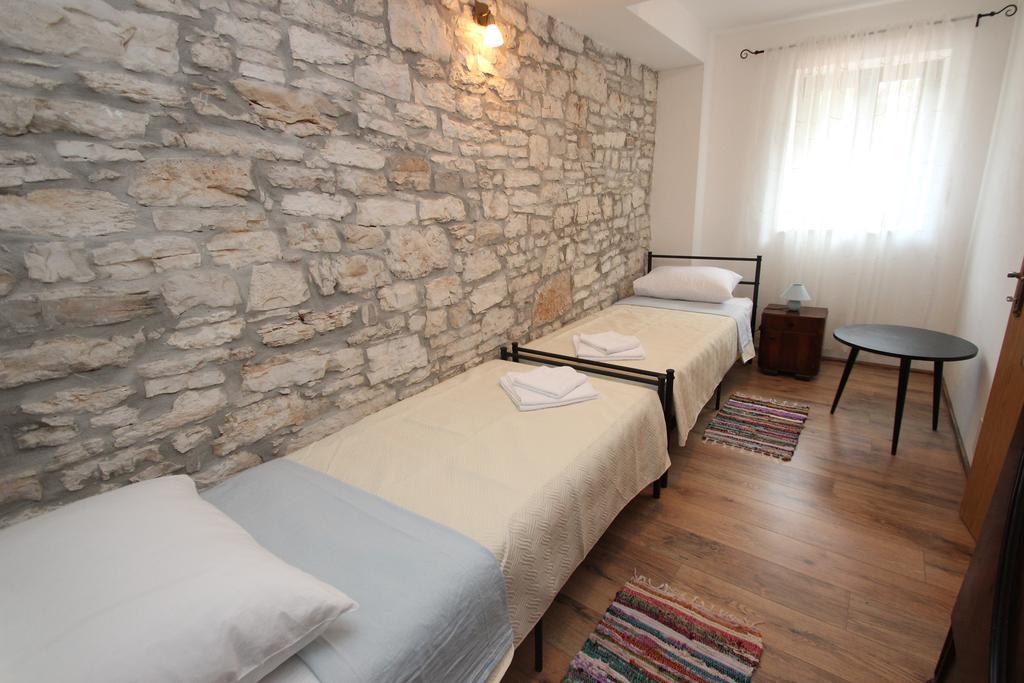Holiday Home Vinkovic โปเรช ภายนอก รูปภาพ