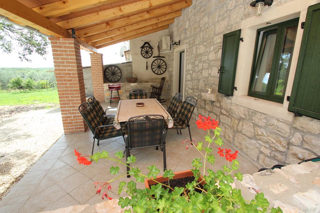 Holiday Home Vinkovic โปเรช ภายนอก รูปภาพ