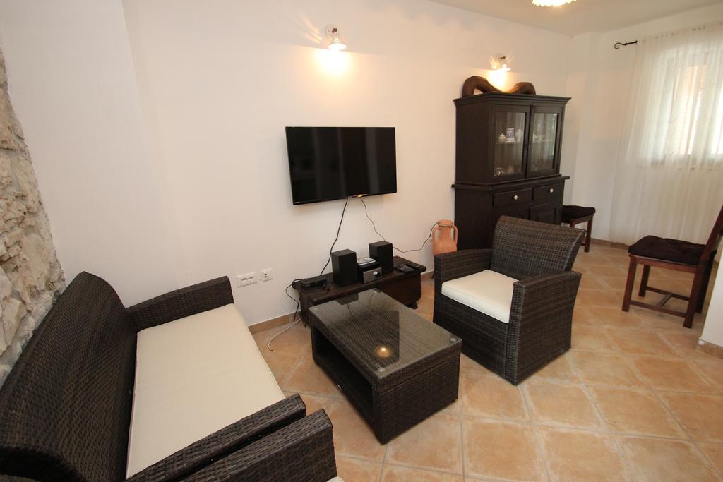 Holiday Home Vinkovic โปเรช ภายนอก รูปภาพ