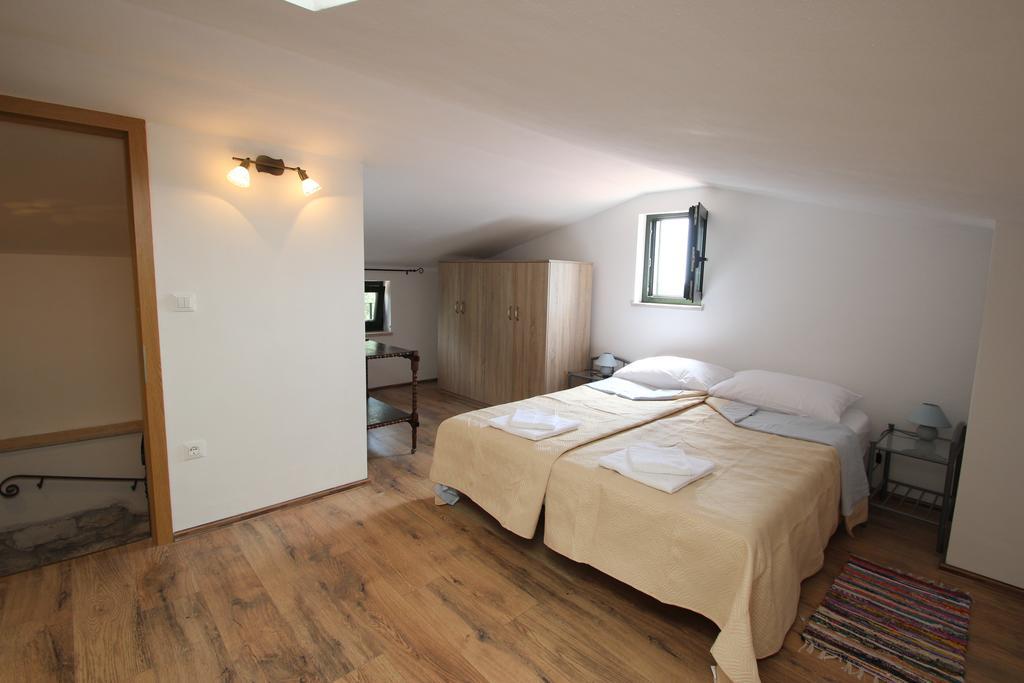 Holiday Home Vinkovic โปเรช ภายนอก รูปภาพ
