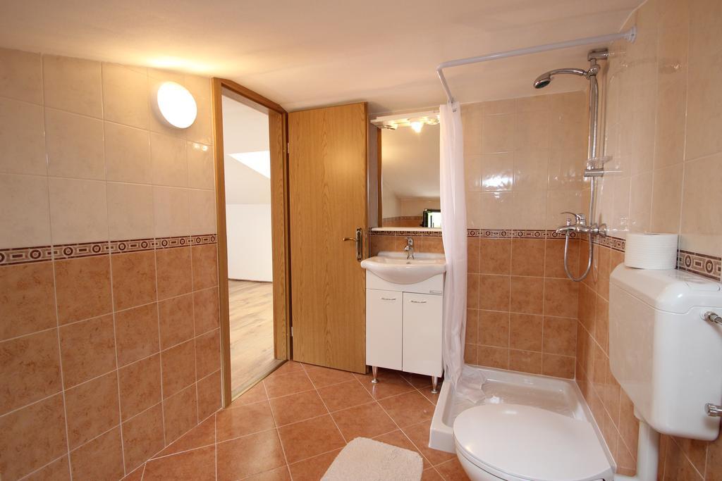 Holiday Home Vinkovic โปเรช ภายนอก รูปภาพ